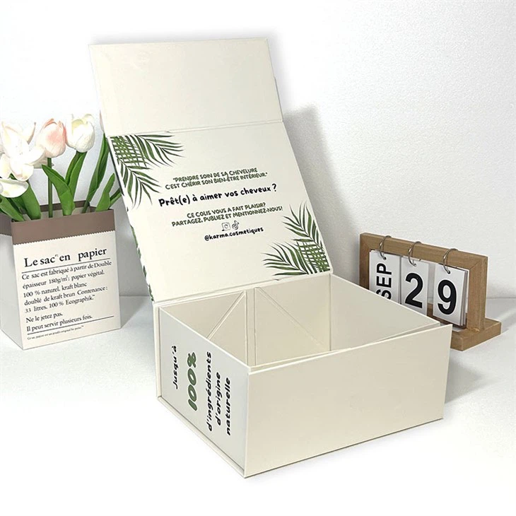 Sulankstoma balta dėžutė